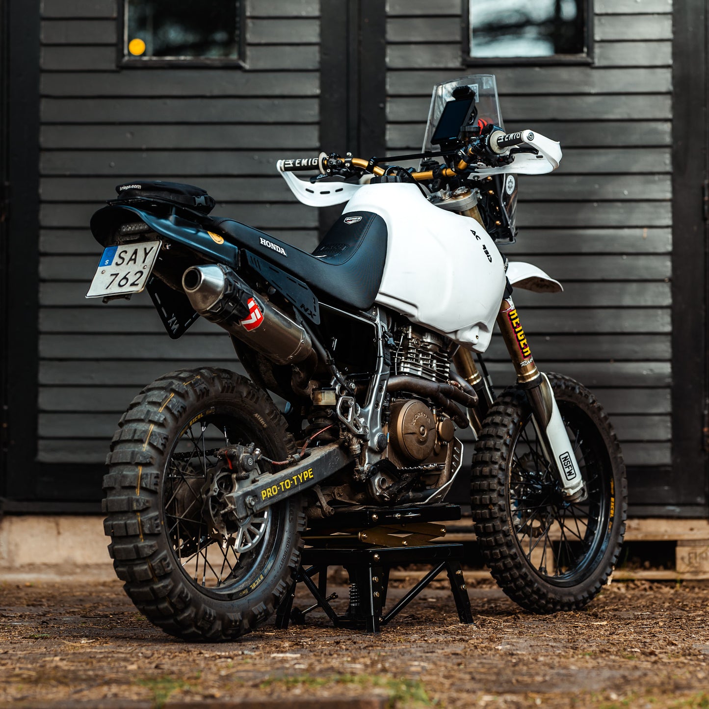 NX650 Battery Cover / Side Panel (RD08)
